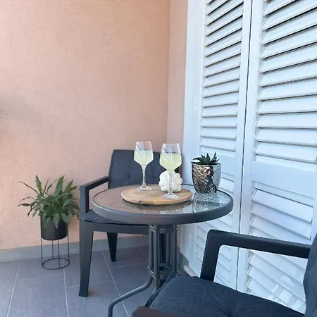 One Apartment Split